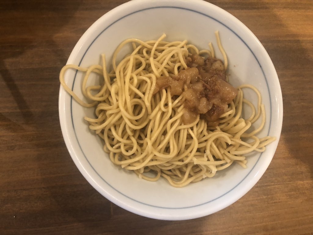 2929_1129's tweet photo. 男気らーめんアカギ＠桐生
・限定ラーメン【パルプンテ】
・替え玉
仕事終わってからカミさんに『アカギの限定…』って伝えたら行くよー！って一緒に来てくれた。
いやぁ〜最高。全部最高。
細麺ヤバイ！美味かったなぁ。
カミさんも針生姜が最高って喜んでた。
あっしは良き人生の伴侶に恵まれたわよ https://t.co/zqbEy52MW1