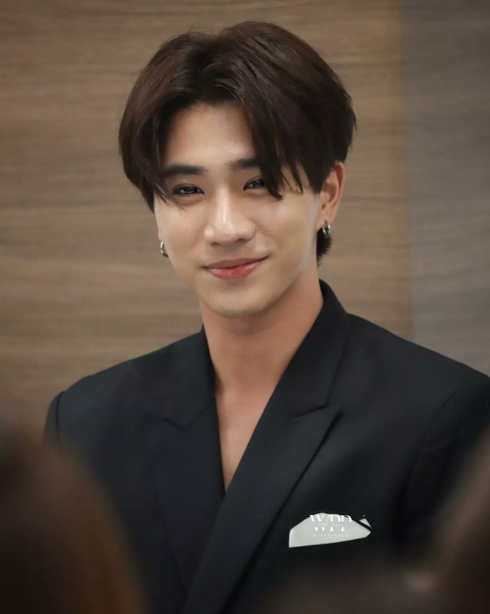 xwYOeokxrZ1o8p1's tweet image. หล่อวัวตายควายล้มเลยลูกเอ๊ย @perthppe ลุคนี้คือคุณชายที่แสนละมุนและอบอุ่นจนใจฟู กลับได้แล้วคิดถึงคร้าบ🖤🤟

#KDPPE
#PerthTanapon
Cr.Thxpic🙏🏽