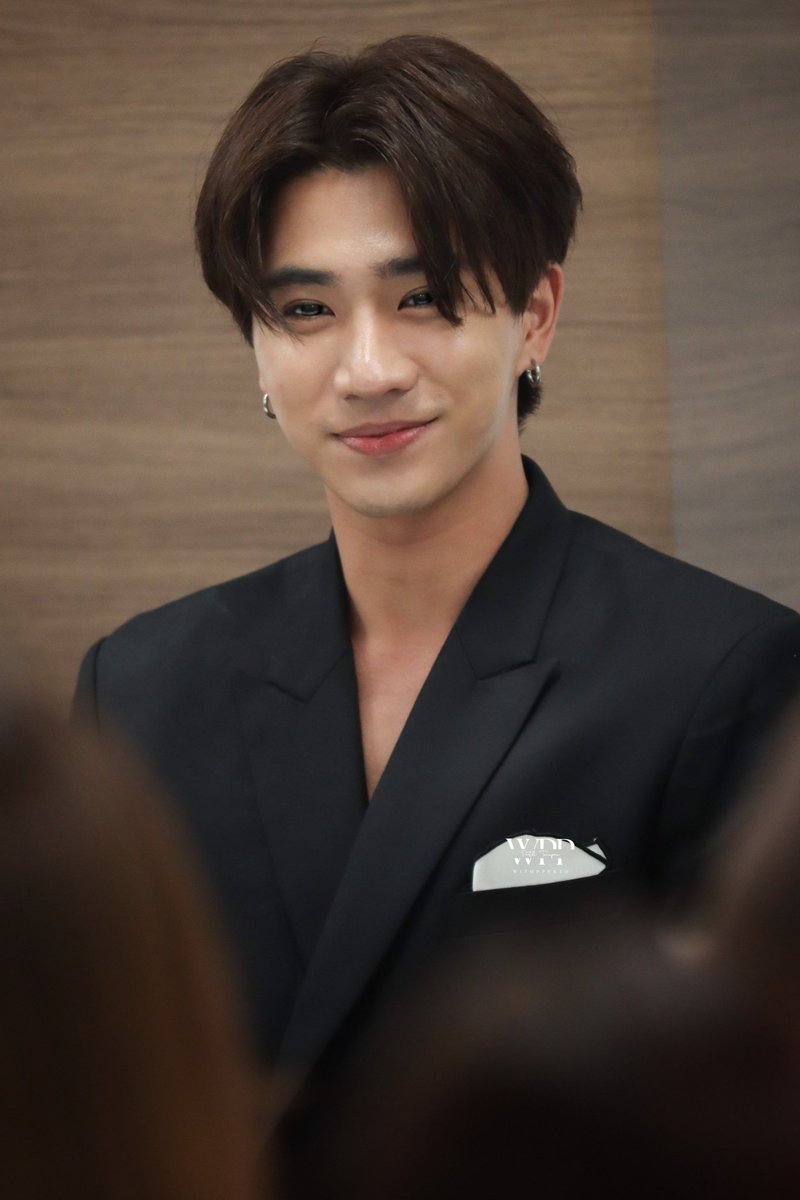 xwYOeokxrZ1o8p1's tweet image. หล่อวัวตายควายล้มเลยลูกเอ๊ย @perthppe ลุคนี้คือคุณชายที่แสนละมุนและอบอุ่นจนใจฟู กลับได้แล้วคิดถึงคร้าบ🖤🤟

#KDPPE
#PerthTanapon
Cr.Thxpic🙏🏽