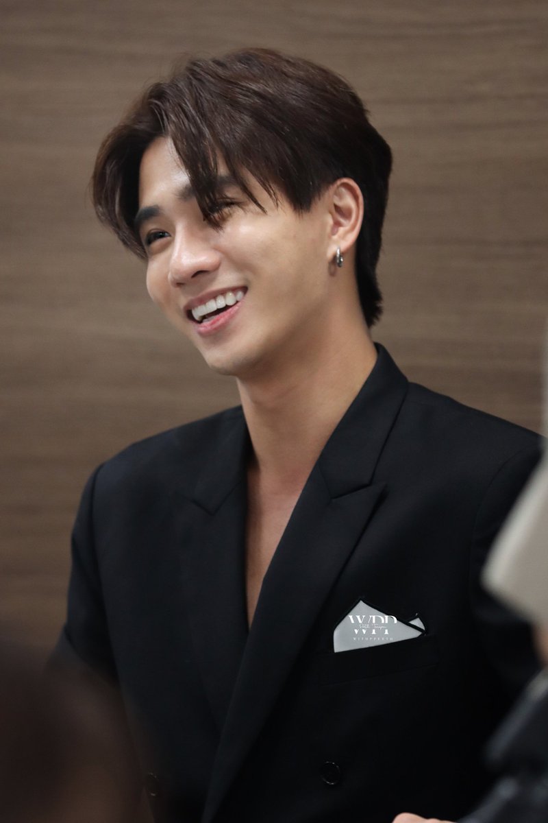 xwYOeokxrZ1o8p1's tweet image. หล่อวัวตายควายล้มเลยลูกเอ๊ย @perthppe ลุคนี้คือคุณชายที่แสนละมุนและอบอุ่นจนใจฟู กลับได้แล้วคิดถึงคร้าบ🖤🤟

#KDPPE
#PerthTanapon
Cr.Thxpic🙏🏽