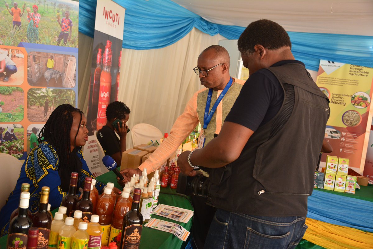 ryaf_agribiz's tweet photo. Ihuriro ry'urubyiruko rukora ubuhinzi n'ubworozi n'ibibushamikiyeho (RYAF) turashimira @rbarwanda ku mwanya bahaye abanyamuryango ba #RYAF bitabiriye #RwandaAgrishow2023 bakagaragaza ibyo bakora. 
Mwarakoze cyane! #BuyfromYouth https://t.co/vHVQtkO6BL