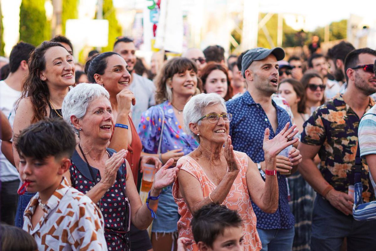 mobofestOficial's tweet photo. Mai de la vida oblidarem la Mobo23 GRÀCIES 🩵

Encara no som conscients de la quantitat de moments increïbles que hem viscut. I tot gràcies a què heu confiat i heu cregut en aquest projecte meravellós

L’any que ve? Ja en parlarem…  https://t.co/NevsNSZvK4

📸 @peptonifont https://t.co/fQ0NzEMXiT