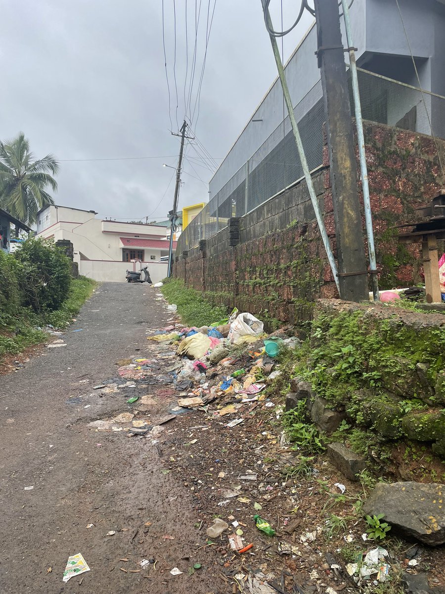 bmangalorean's tweet photo. 📍Angaragundi (Baikampady) 
@mangalurucorp @smartcitymangaluru @dc_dakshinakannada 
We bring to your attention a concerning issue in residential area. Vast dumping has occurred, and unfortunately, no cleaning process has been undertaken by the city corporation. https://t.co/96fKh7NrD6