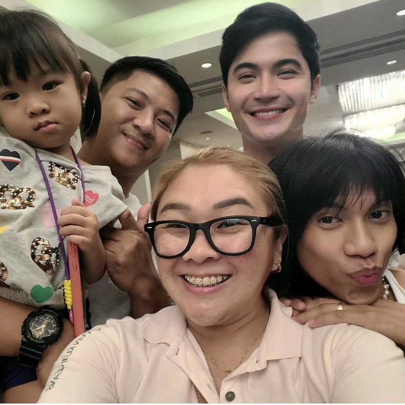 letletalinsunu1's tweet photo. Bukod kay Mimiyuuuh kasama rin pala si Eian Rances sa Celebration Dinner nina Alyssa Valdez &amp; CCS with the foreign guest players https://t.co/rAQDxWGD4F