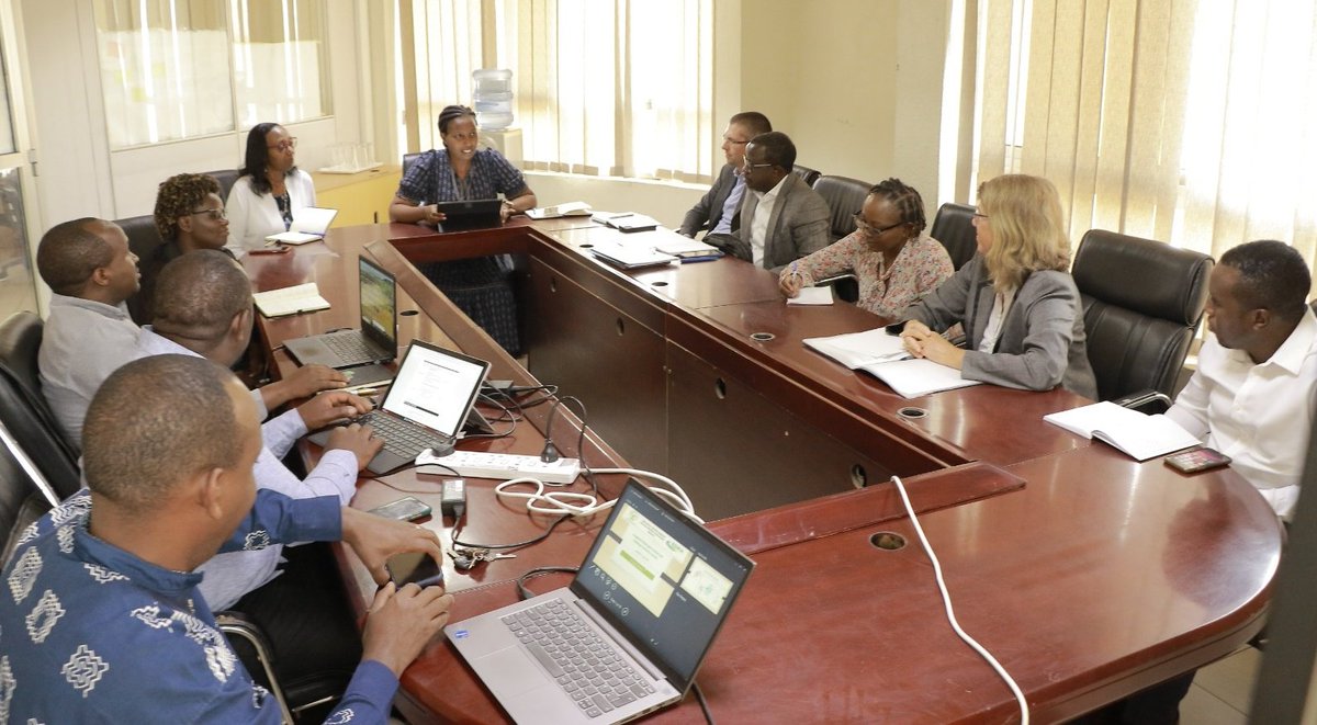 REMA_Rwanda's tweet photo. Today, DG @Juliet_Kabera hosted the @KfW_FZ_int delegation, accompanied by @EAC_LVBC team, for a pre-appraisal of the Mukungwa Integrated Wetland and Landscape Restoration Project.
The project aims to use nature-based solutions for the sustainable mngt of the Lake Victoria Basin. https://t.co/LiwBYH9EJ9
