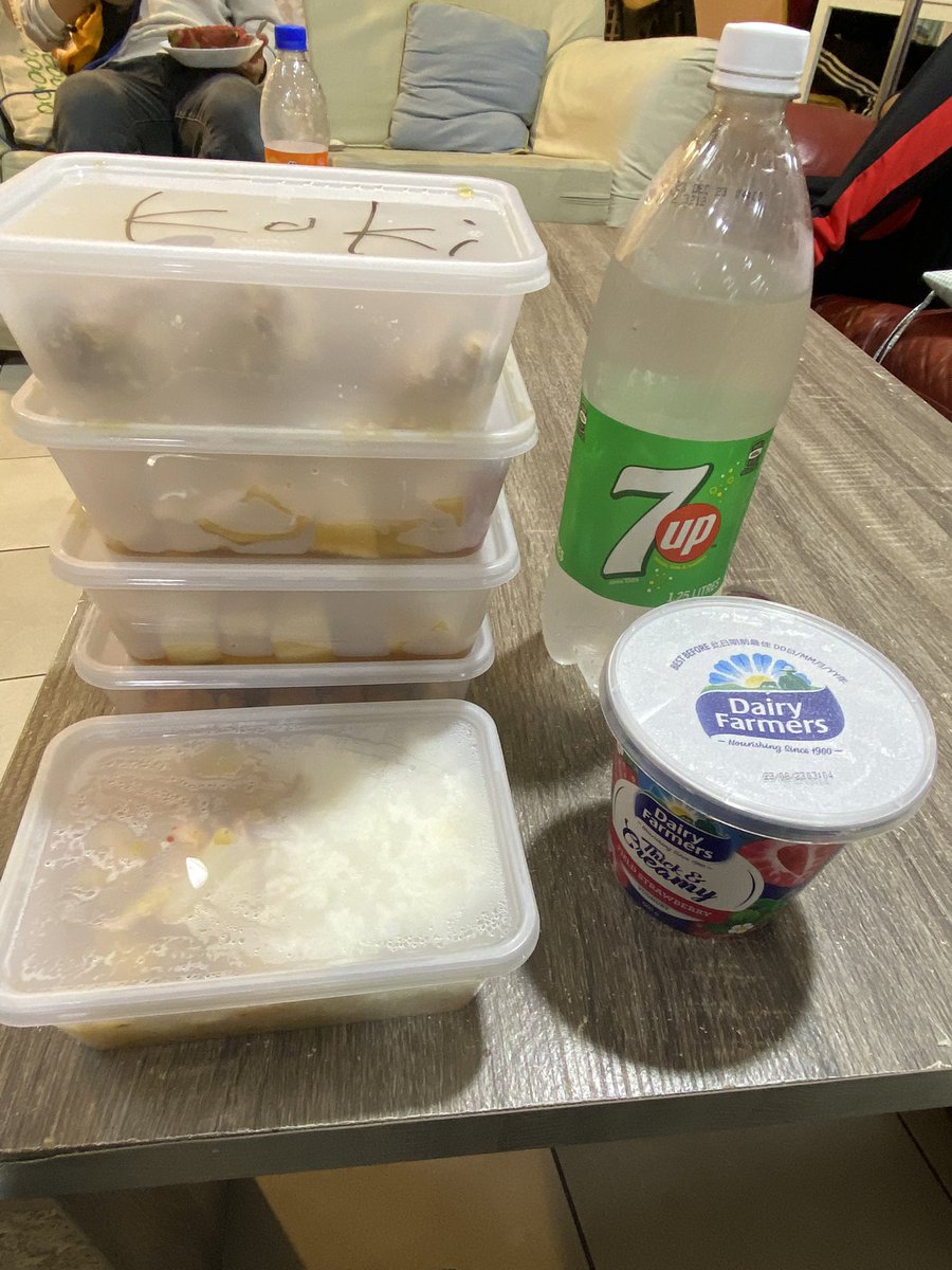 賄い本当食費浮くし日本食にありつけるしありがたい😭😭
さっき信号待ちしてたら、女性に近づくなよ！おい！ってジェスチャー何回もされたんですけど、racismですか？！オーストラリアにもありますか？！