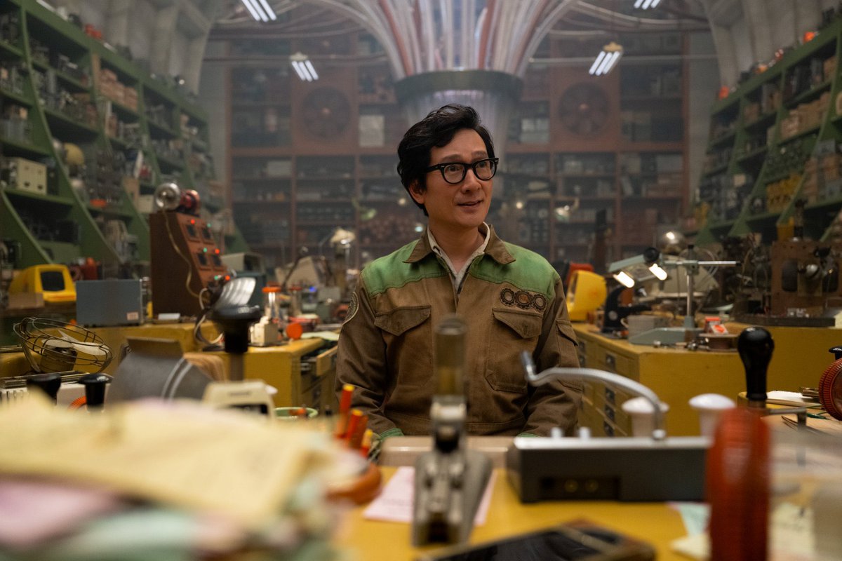 DiscussingFilm's tweet photo. Ke Huy Quan in ‘LOKI’ Season 2. https://t.co/EeKuHHoopo