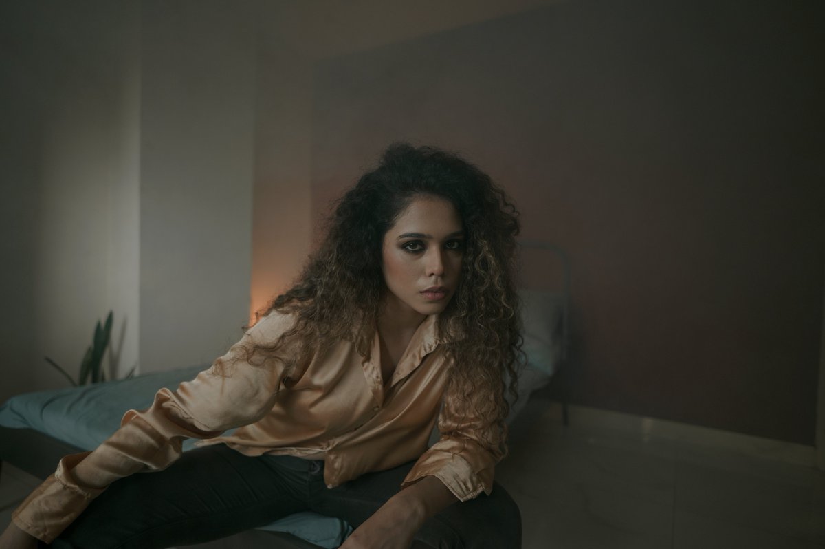 priankobiswas's tweet photo. Chase the haze.

#portraits #VogueCover #fashion https://t.co/67NRQI7YrI
