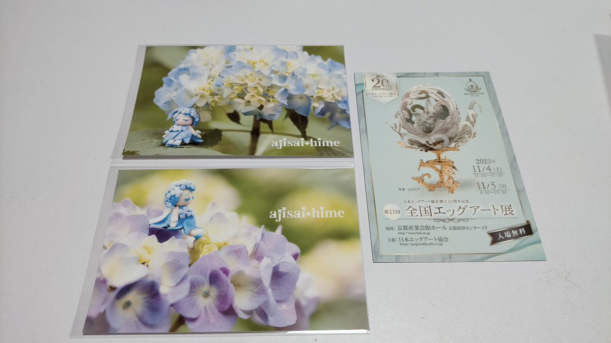 <a href="/kotokoto_kirie/">近藤 言 切り絵</a> 言さんのポスカ、2枚とも最後の一枚でした。買えて良かった〜💦童話の世界素敵💕何回でも見れる！

<a href="/aromabird1/">幻想魔術店*fumika</a> さんのポスカもめちゃくちゃ可愛くて！
エッグアートもされており11月に京都で展示会があるそうです。ご興味のある方は是非！