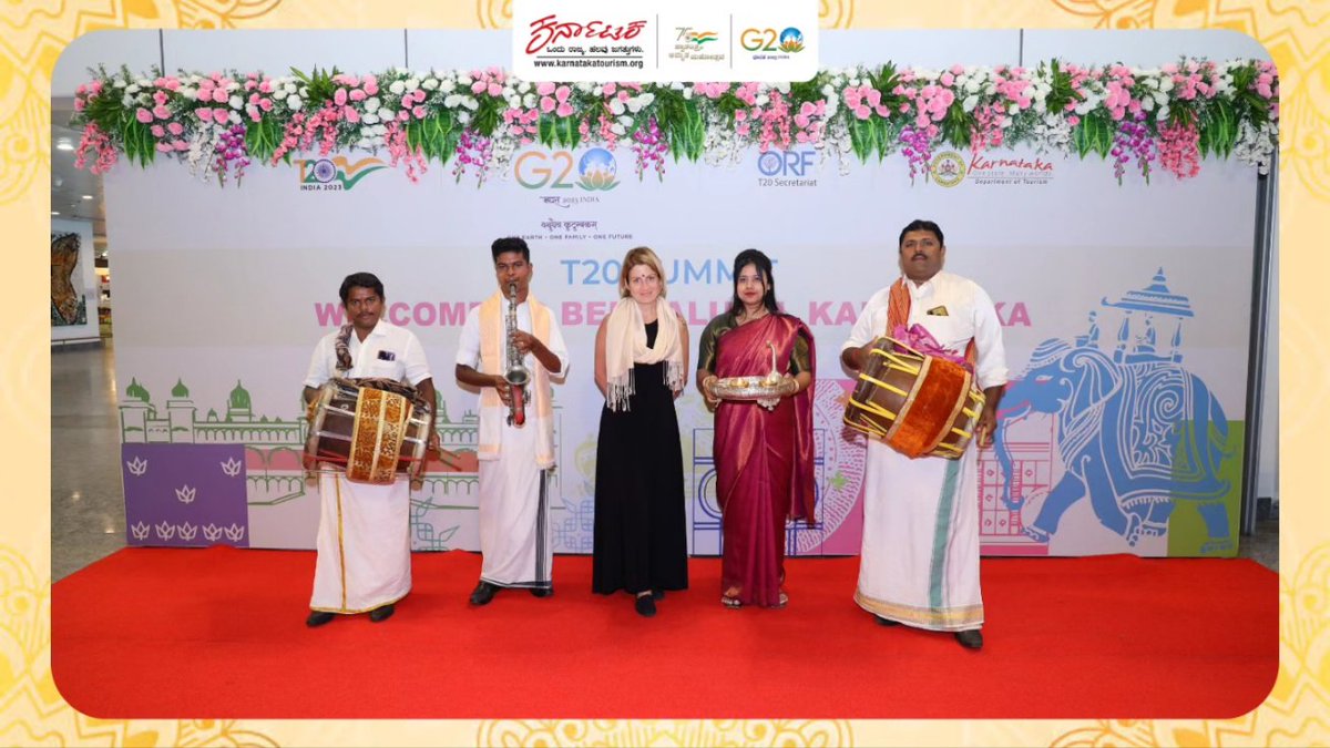 KarnatakaWorld's tweet photo. A cultural and traditional welcome to the @T20org Delegates. #Sherpa @amitabhk87  gracing his presence at the #Think20Summit at Namma #mysuru 

@g20org

#G20India #mysuru #G20Summit2023 #T20Summit #karnatakatourism #NammaKarnataka #karnatakaworld https://t.co/VRWH6Y8rvz