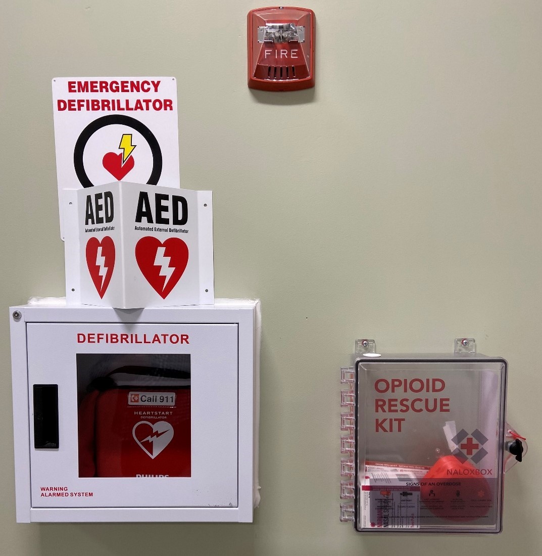NHGCD's tweet photo. As a Recovery Friendly Workplace designee, the GCD is unafraid to have those hard discussions. When we were provided a Nalox Box for our building, we immediately placed it next to the AED device in the main corridor, making it available to all. @GovChrisSununu @RFW_NH @NCHCNH https://t.co/GJkBglUPKk