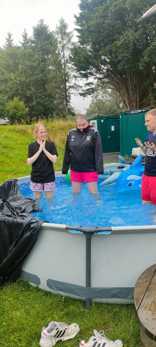 Agoonoree London tweet media