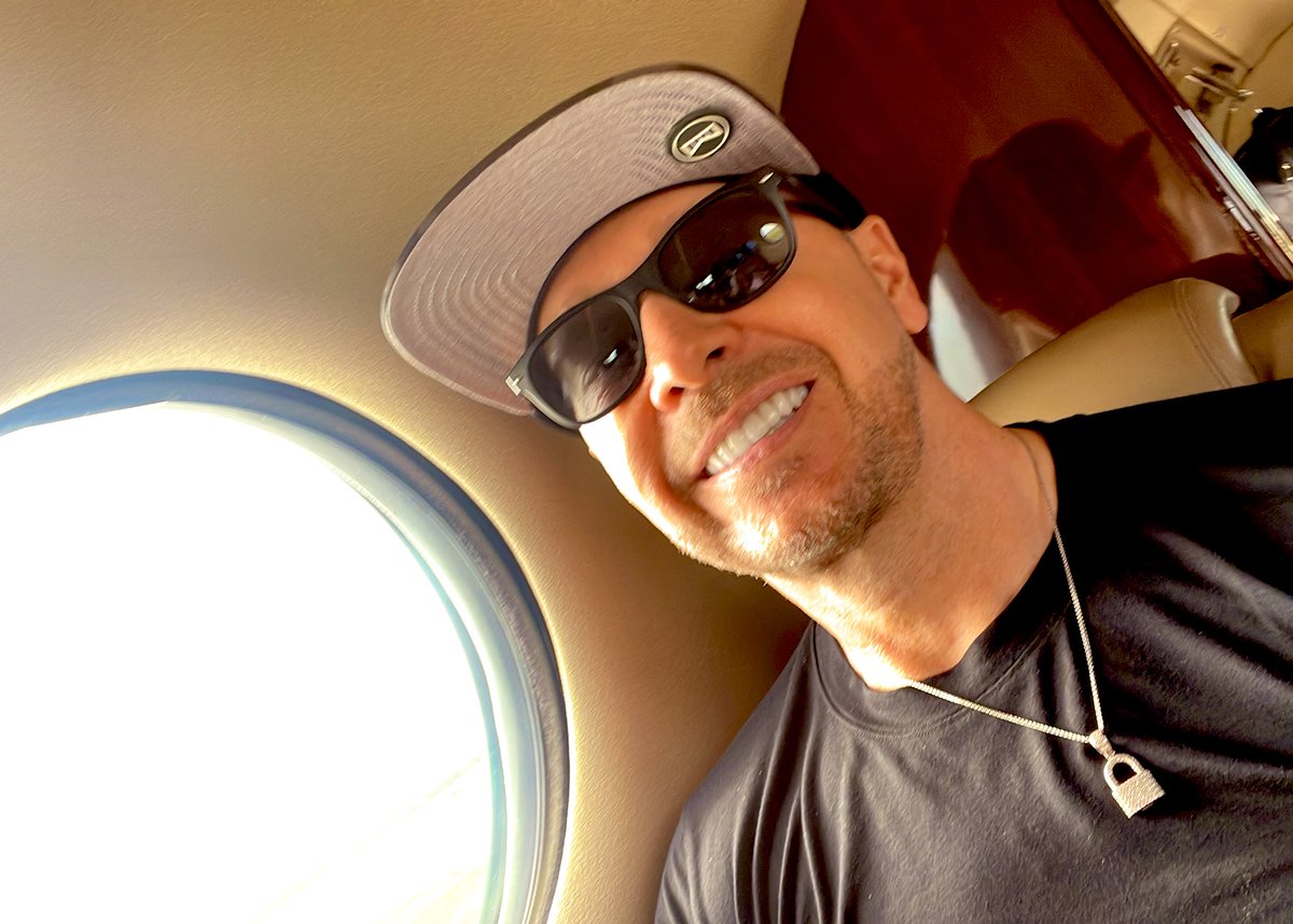 Donnie Wahlberg tweet media