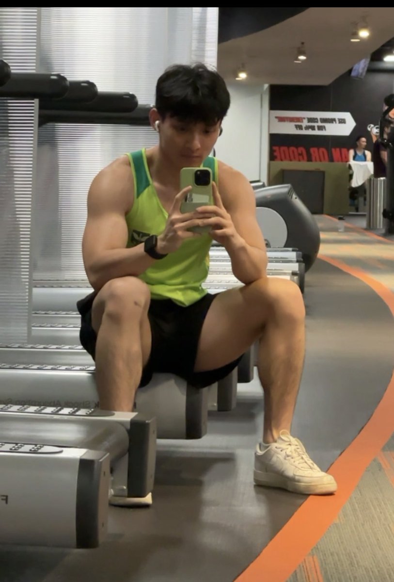 evanchengg's tweet photo. lets do a gym progression https://t.co/NBCXtqfbD5