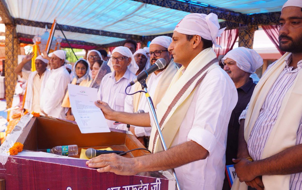 DeependerSHooda's tweet photo. आज मुलाना हलके के गाँव सिरसगढ़ (अम्बाला) में श्री 108 संत निरंजन दास जी की अध्यक्षता में आयोजित श्री गुरु रविदास धर्म आस्थान के 20वें वार्षिक स्थापना दिवस समारोह में शामिल होकर श्रद्धासुमन अर्पित किये और कांग्रेस महासचिव श्रीमती @priyankagandhi जी का संदेश पढ़ा।

संत रविदास जी के प्रेरक विचार, उपदेश सदा समाज का मार्गदर्शन करते रहेंगे।