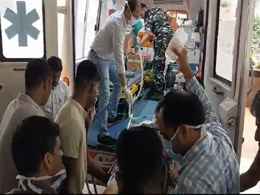deshhit_news's tweet photo. नक्सल मोर्चे पर जवान की तबीयत बिगड़ी, ऑक्सीजन सपोर्ट पर
एयर एंबुलेंस से दिल्ली भेजा गया !
#ArmySolider #Chhattisgarh #crpf #Chhattisgarhcrpf https://t.co/68MQyk3TZt