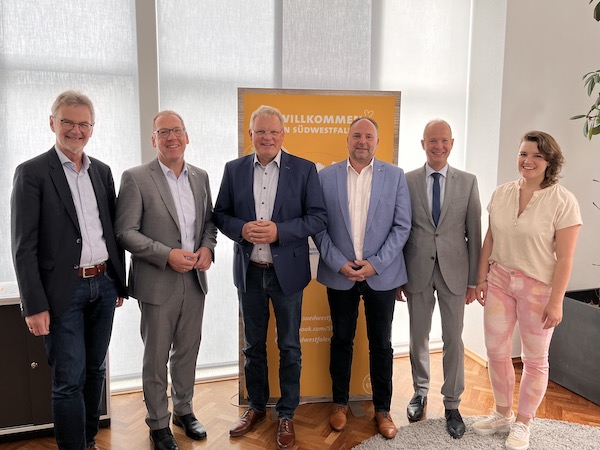 Besuch aus Niedersachsen in der Südwestfalen Agentur GmbH!
Dort wollen ebenfalls mehrere Kreise stärker zusammenarbeiten. Inspiration haben sie sich in #suedwestfalen geholt. 
👉tinyurl.com/besuchswf