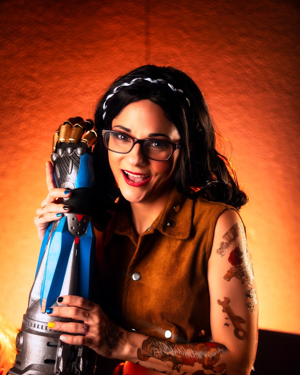 MsValentine2552's tweet photo. "Yeah he's a real pro at smackin' demons around. That's why I built him that well-functioning arm... to kick demon ass."

Photo by @nate_takes 📸 
Tattoos @aluna_creates 🦋 https://t.co/jpb6eixphJ