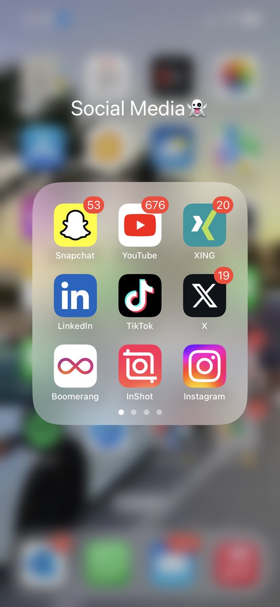 Heute früh noch stolz das unveränderte Logo auf meinem Homescreen gezeigt. Wenige Stunden später: Rest in Paradise, kleines geliebtes Vögelchen #TwitterLogo #TwitterBird