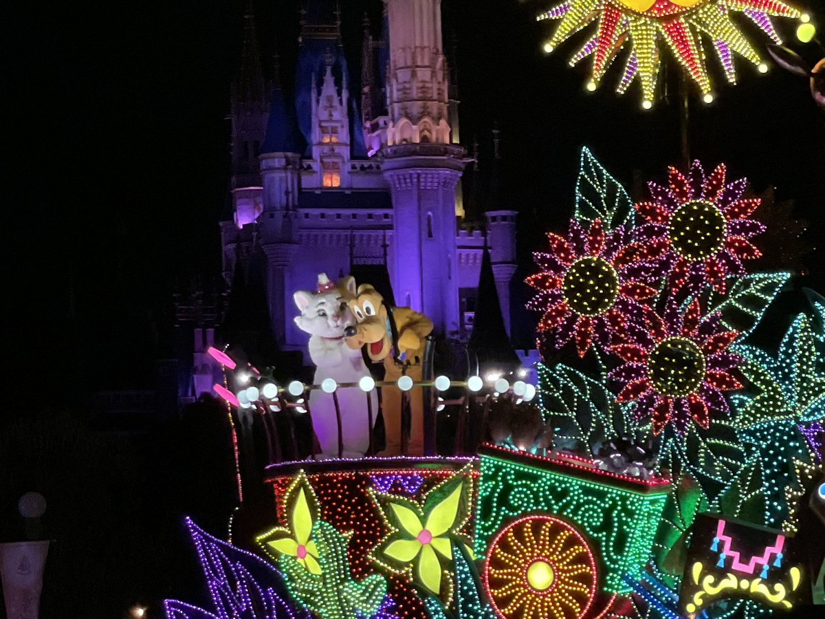 KNPEHEHKO___B's tweet image. It&apos;s a small worldとバッチリリンクしたメロディになり、ああ、やっぱり流石だなと(^^)

良いパレードでした(^^)

#Refresh2023