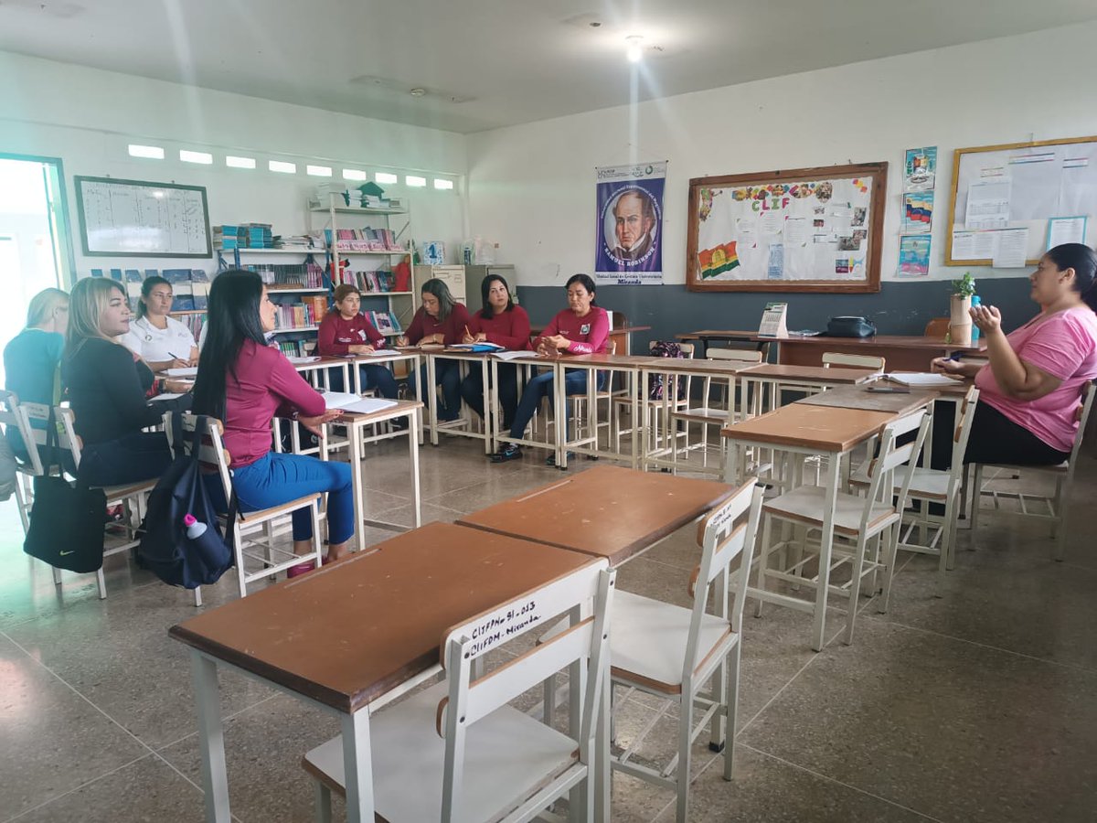 Cdcemiranda's tweet photo. CDCE Miranda. Al momento reunión del Equipo de Supervisoras del CDCE del Municipio Miranda, Socializando actividades del  Cierre del año escolar 2022-2023

@_LaAvanzadora
@MPPEDUCACION 
@CDCECarabobo 
@xiomaluna 
@Karemicarpe 

#CaraboboExcelenciaEducativa https://t.co/RfMS8d3n5M