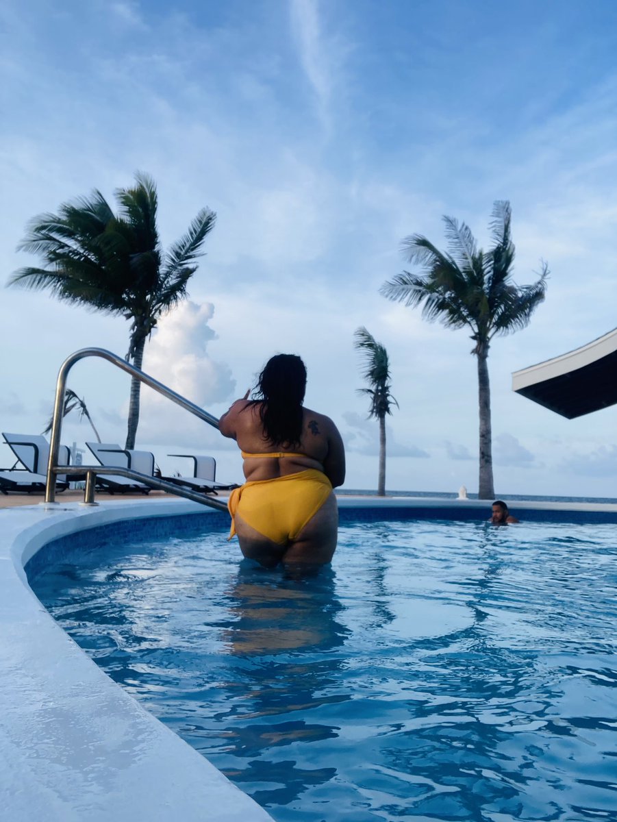 IsabelStephania's tweet photo. just having the blues  w/ some views https://t.co/6n9uuGQ36c
