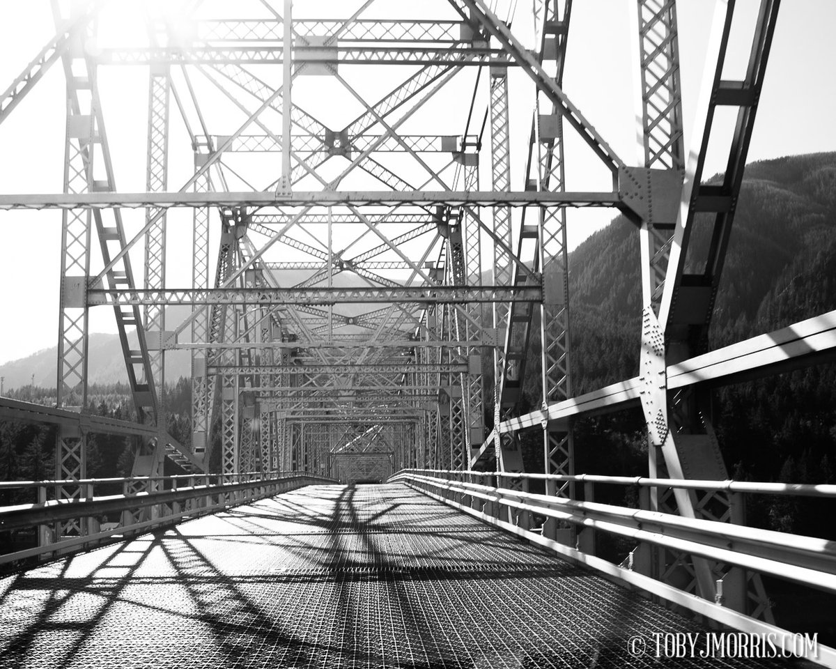 BRIDGE OF THE GODS

Now live in the new CITYSCAPES gallery tobyjmorris.com/CITYSCAPES/   

Prints and wall art available.  

#columbiariver #bridgeofthegods #oregon #washington #usa #roadtrip