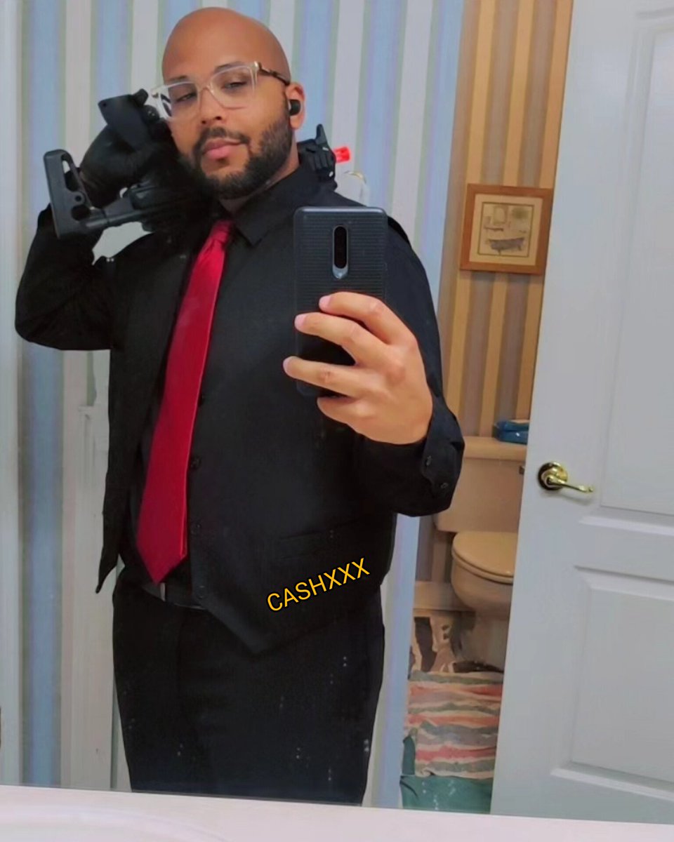 Cashxxx77's tweet photo. A toss up btw #johnwick or #agent47 cosplay from the #hitmanseries I just look that damn good either way 😈🖤 https://t.co/L0pW1ymzrt