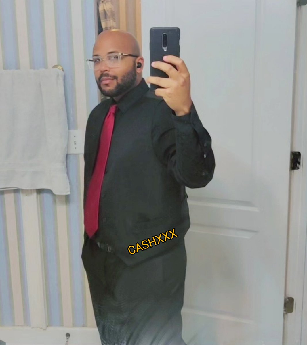 Cashxxx77's tweet photo. A toss up btw #johnwick or #agent47 cosplay from the #hitmanseries I just look that damn good either way 😈🖤 https://t.co/L0pW1ymzrt