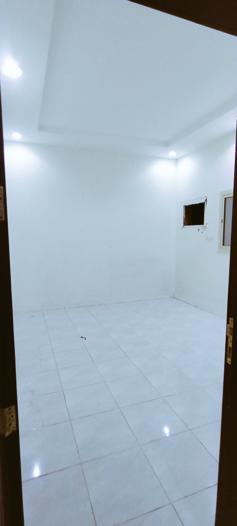 للايحار دور علوي برياض حي الخليج كهرباء مستقل خمس غرف وصالة وثلاث حمامات ومطبخ 37الف ريال
0537986364