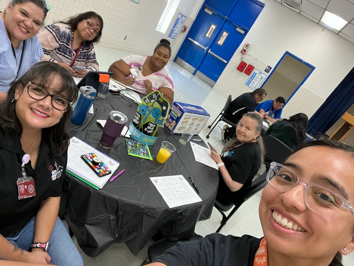 lramos7593's tweet photo. Loma Park Pre-k team… ready to #levelup #lomapark https://t.co/PwYH75bEbh