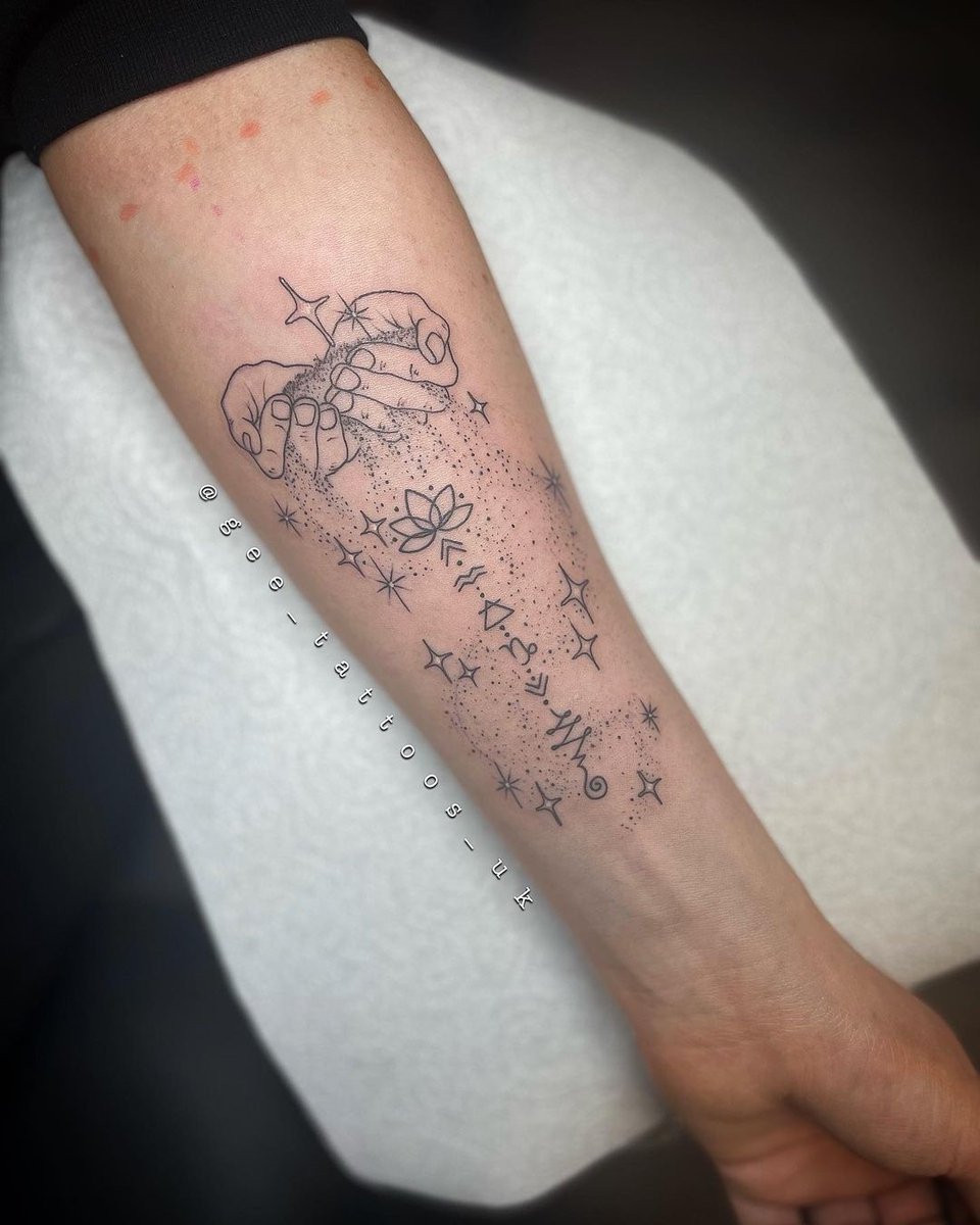'Shimmering stardust and zodiac signs! This week, Chloe got a special tattoo for her daughter, nicknamed 'Haze' ✨'#lineworktattoo #startattoo #sparkletattoo #starsigntattoo #motherdaughtertattoo #blackworktattoo #newtattoo #cooltattoo #cutetattoo #cutetatt #cutetattooideas #tat
