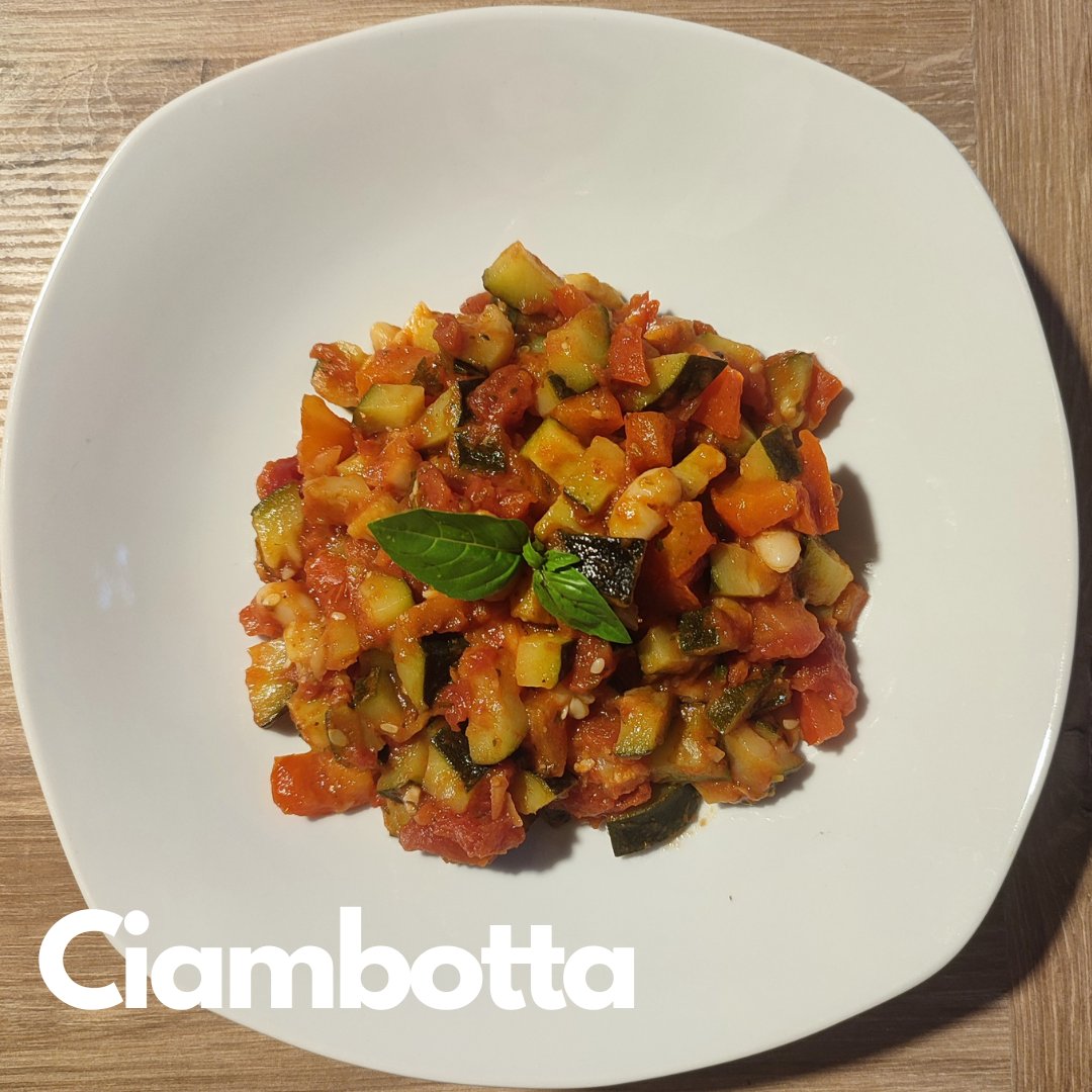 V_Underbar's tweet photo. Ciambotta ist ein italienisches Gericht, das in vielen  Regionen Italiens auf verschiedene Weise zubereitet wird. Wir zeigen hier eine vegane Version.

Unser Rezept: https://t.co/vLpMXiyFDf

#vegan #veganfood #vegetarian #recipe #vegancooking #vegankochen #italianfood #italian https://t.co/0estj5N760