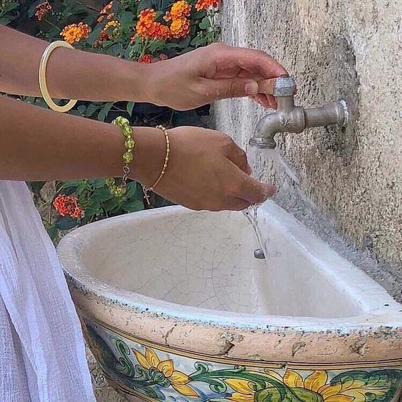 mozinity's tweet photo. italian summer https://t.co/TkIgNaW1Br