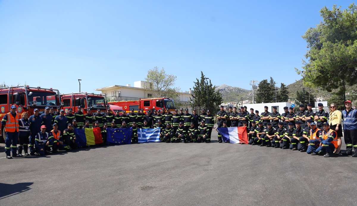 CivPro_GR's tweet photo. 🇪🇺UCPM pre-positioning program 📍🇬🇷

Today in a joint ceremony #Greece said:

🔸 Thank You & Goodbye to Romanian firefighters for their excellent cooperation & strong support against #wildfires - Mulţumesc 🇷🇴

🔸 Welcome to French firefighters who continue showing their #solidarity in action in all possible ways #forestfires - Merci 🇫🇷

🇬🇷🤝🇷🇴🇫🇷🇪🇺 #EUCivPro