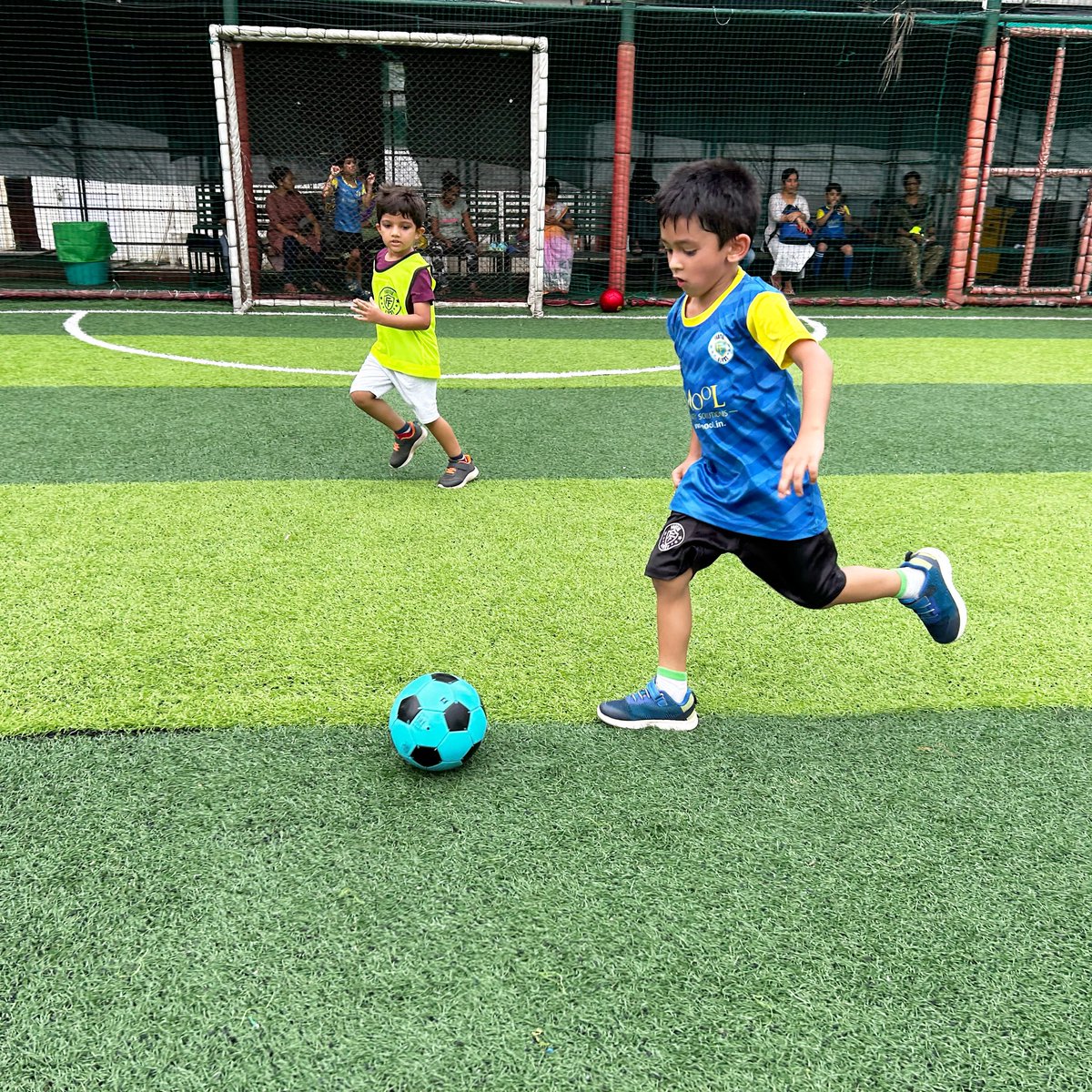 FootieFirst_IND's tweet photo. Locked and loaded!☄️

Perfect start to the week!

#KidsFootball #ChildrensFootball #WeLoveFootball https://t.co/pP080R1Y49
