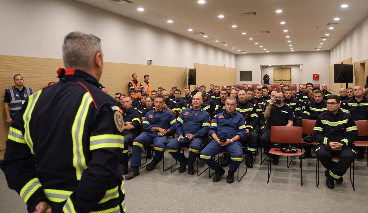 CivPro_GR's tweet photo. 🇪🇺UCPM pre-positioning program 📍🇬🇷

Today in a joint ceremony #Greece said:

🔸 Thank You & Goodbye to Romanian firefighters for their excellent cooperation & strong support against #wildfires - Mulţumesc 🇷🇴

🔸 Welcome to French firefighters who continue showing their #solidarity in action in all possible ways #forestfires - Merci 🇫🇷

🇬🇷🤝🇷🇴🇫🇷🇪🇺 #EUCivPro