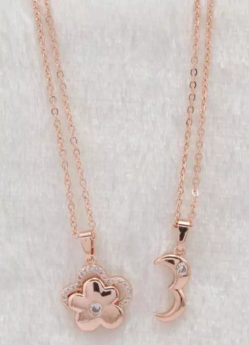 Me2youI's tweet photo. Ideal Valentine, Birthday, Anniversary gift your loved ones. Women love Jewellery, Specially traditional Jewellery adore a women.

https://t.co/NKtsSC6Prn

#MagneticNecklace #Necklace #Floralpandant #regularwear #chainpandant #me2you #goldpleated https://t.co/iIRmNLSjki