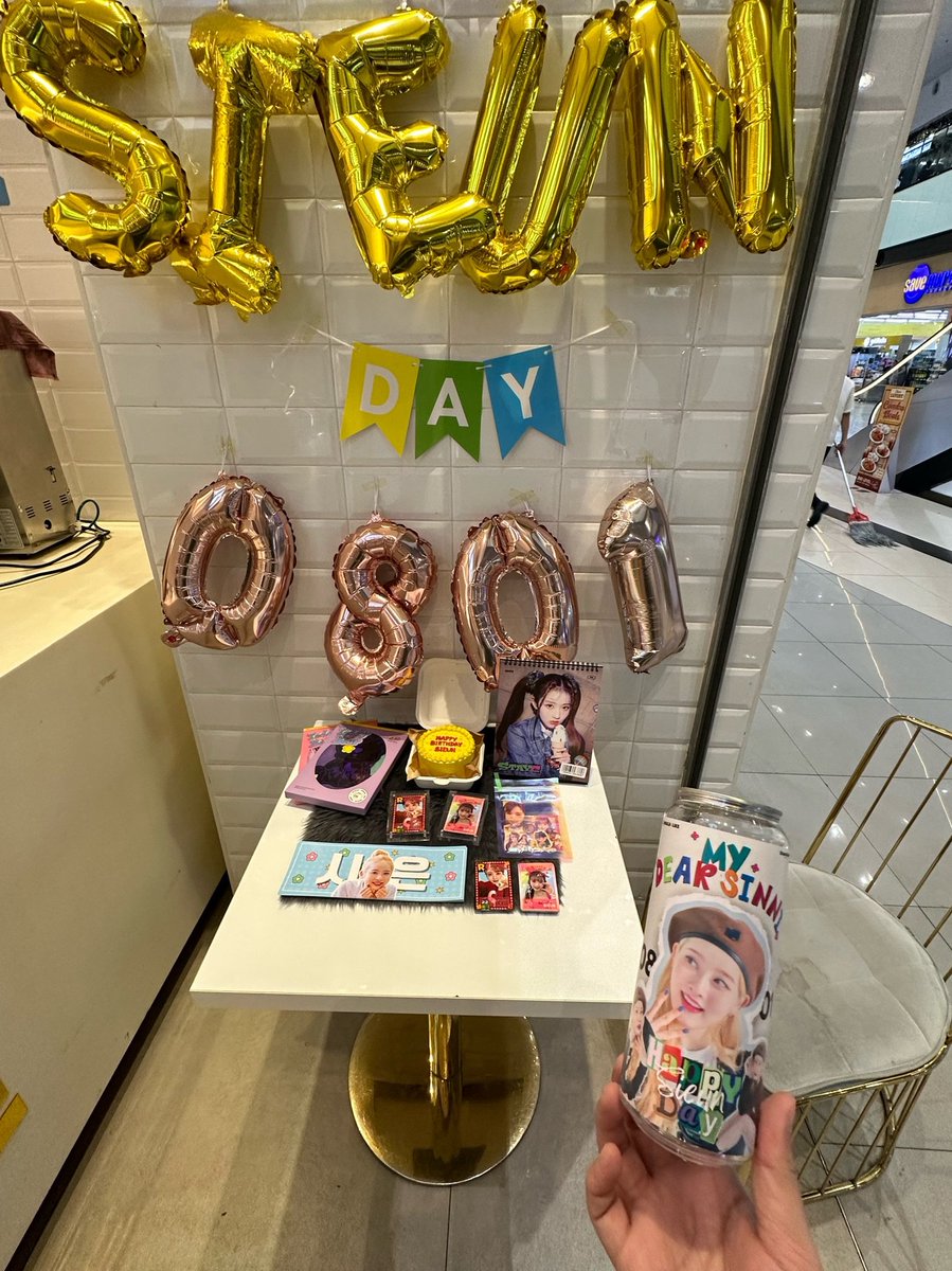 JappyTheCat's tweet photo. Thank you so much and congrats @STAYCPH_  and @SwithvillePH for both STAYC Sieun's cupsleeves &amp; cansleeves event this weekend. Despite the rainy weather you bring us warmth 🥰💖

Happy Sinni Day!

#DELIGHTFULDAYDREAM #MyDearSinni
#말랑꿀짱구_이번여름도_너야  #OUR_SUMMER_IS_SIEUN https://t.co/P9Pl7kQ36v