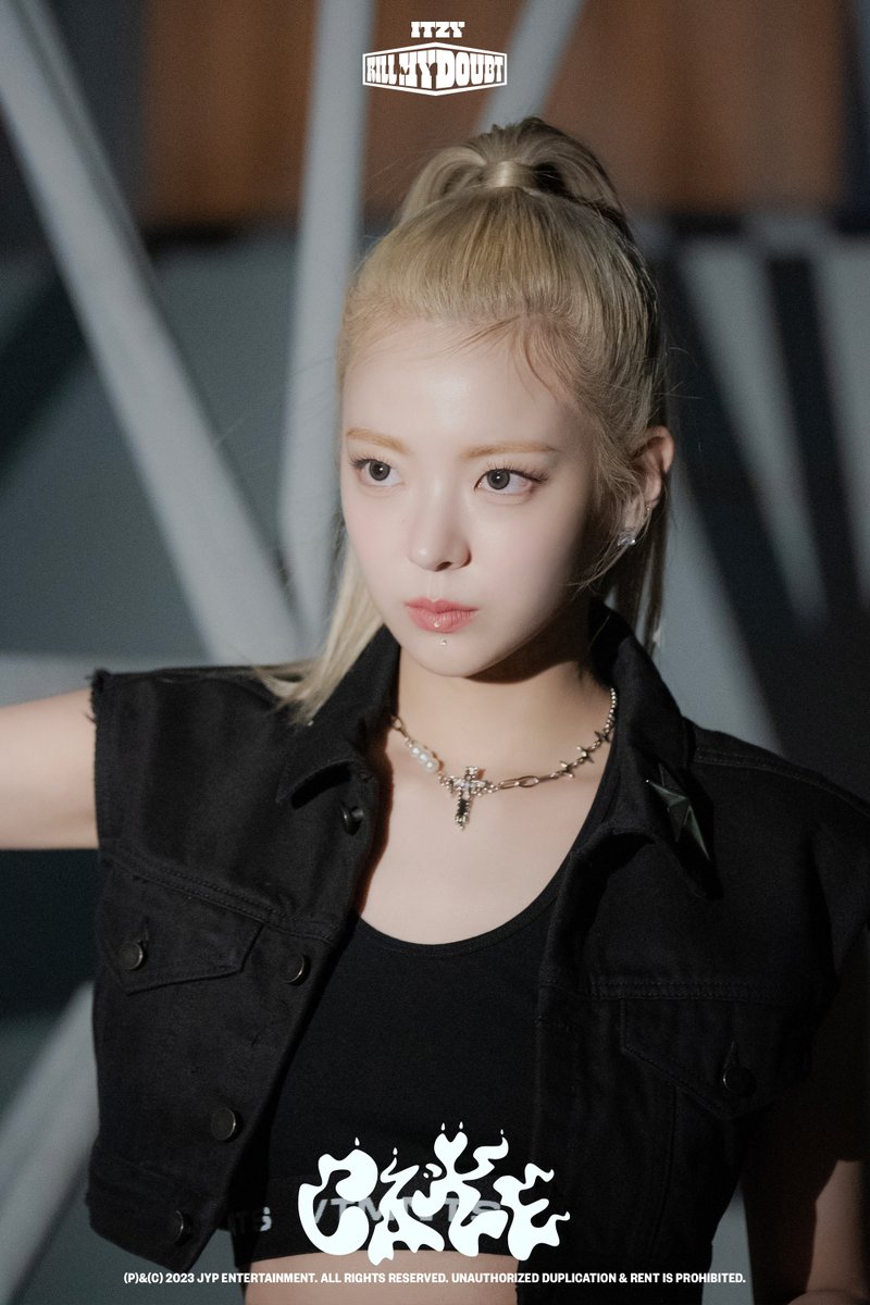 ITZYofficial's tweet photo. ITZY "CAKE" BEHIND PHOTO 

🍰 M/V https://t.co/LCcXgXMSEP
🥊 ALBUM https://t.co/ozxVa0ue6S

#ITZY #MIDZY @ITZYofficial
#ITZY_KILLMYDOUBT
#ITZY_CAKE https://t.co/Iv2lA2f1EJ