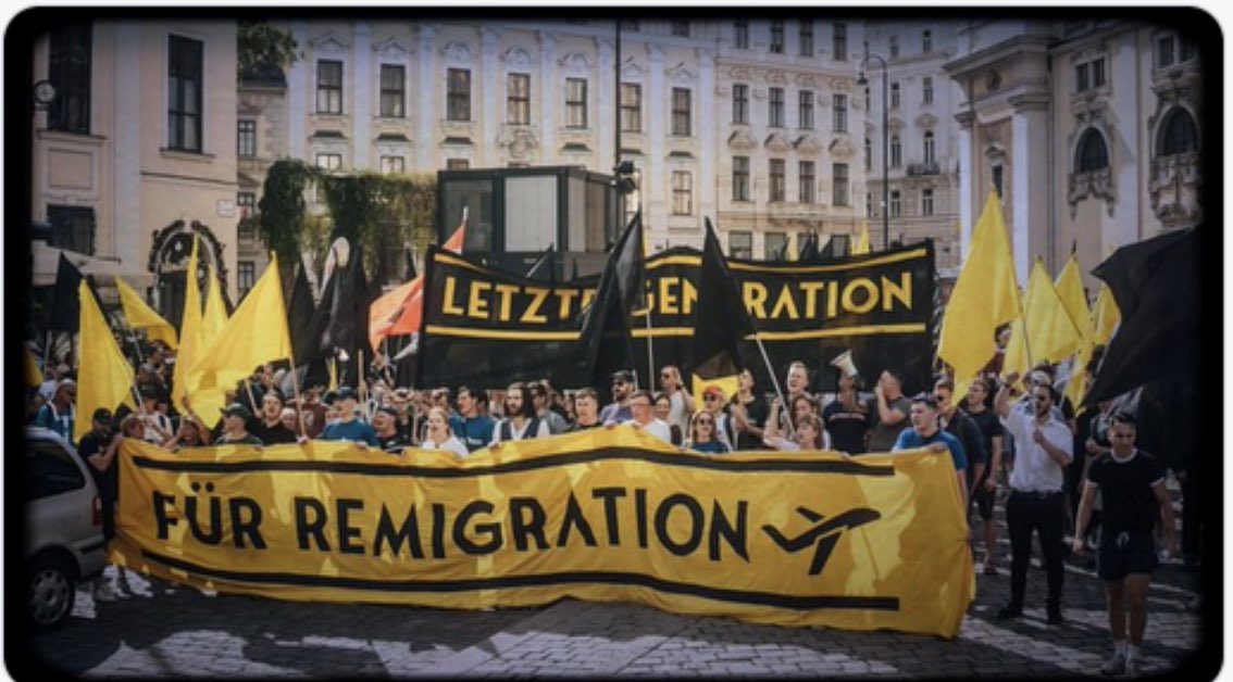 maier_lotta's tweet photo. 🚨🚨🚨🚨 Gestern war Rimoldi noch am Fronttranspi „Für Remigration“ in Wien bei einer Demo mit Neonazis der Identitäten Bewegung!

Heute schon Listenverbindung mit der SVP!!!! https://t.co/9ViVOXOAgs