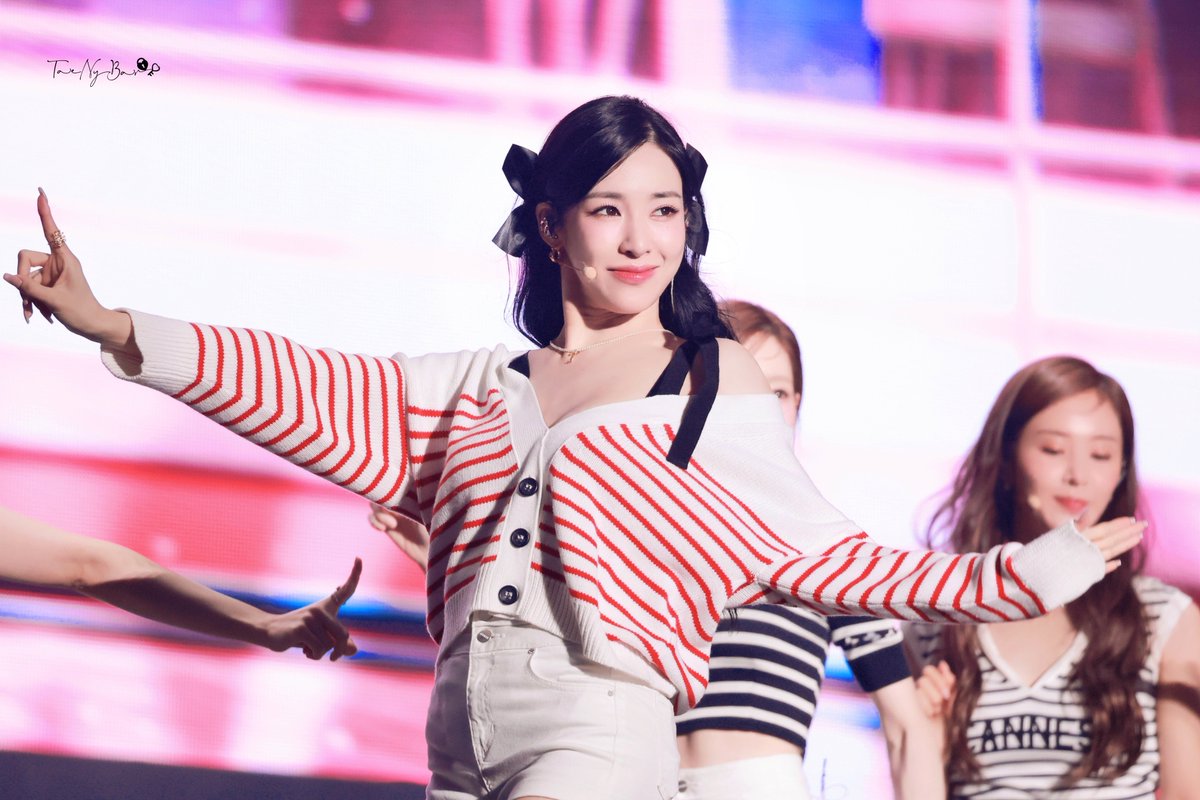 PreciousMmts's tweet photo. HAPPY BIRTHDAY TIFFANY
#보석처럼_빛나는_8월의_티파니
다시 만난 세계 속에서 외치는 Forever1♡
#FOREVERwithTiffanyYoung https://t.co/elGGWgqfmi