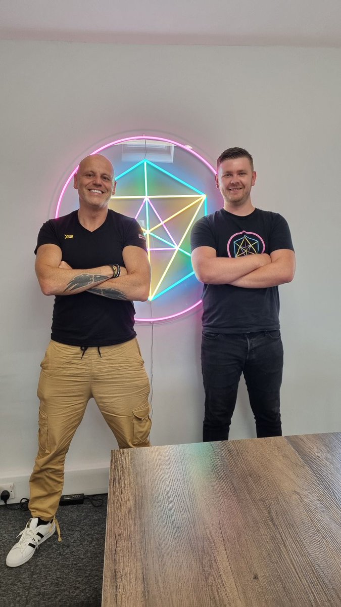 HelloYoutopia's tweet photo. 🚨New Episode Alert🚨

"Nobody's born an expert. No one's born an expert... Every single expert that you look up to was at one point a beginner." 

In this week's episode, we host @BradBurton. We dive into the significance of prioritising well-being over money. Hit the link! https://t.co/suadTIyN6I
