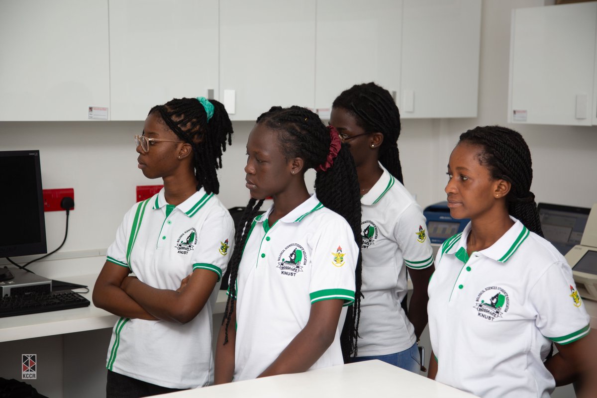 KCCR_GH's tweet photo. @BiossaK paid a courtesy call to KCCR as part of their 30th BIOSSA Week celebration. The students dove into the fascinating world of research, as they toured our state-of-the-art laboratories and were welcomed by our experienced Researchers. https://t.co/7pB5OHtOcl