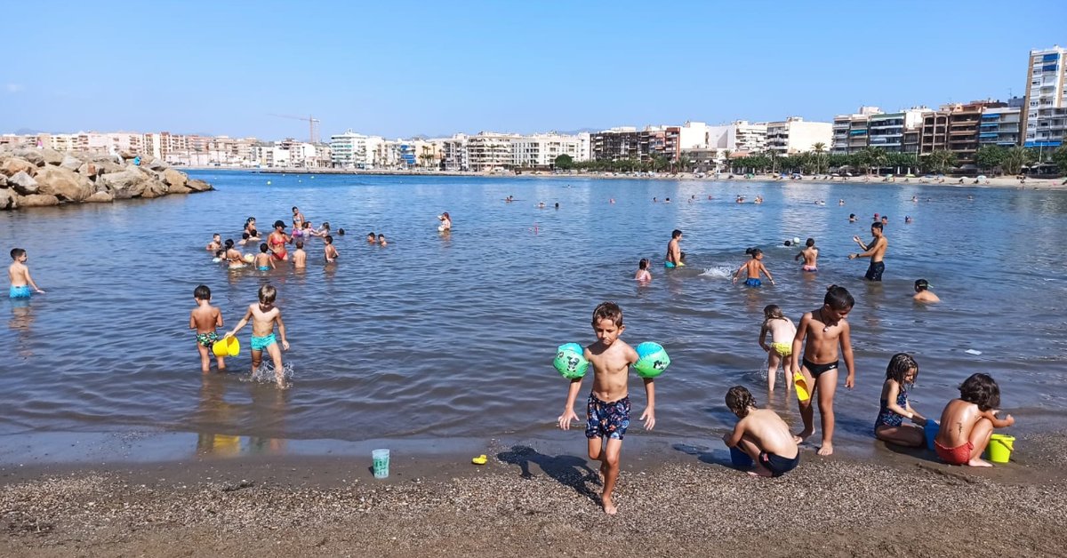 CBMAGUILAS's tweet photo. Última jornada de Julio de la escuela de verano BMA.
Compartimos algunos momentos con los niños!
Para los que no volvéis en Agosto, Felices Vacaciones!! 
Para los que os quedáis con nosotros, amenazamos con muchos más juegos, más excursiones y mucha diversión!
#familiabma https://t.co/kHnEyxwfkG