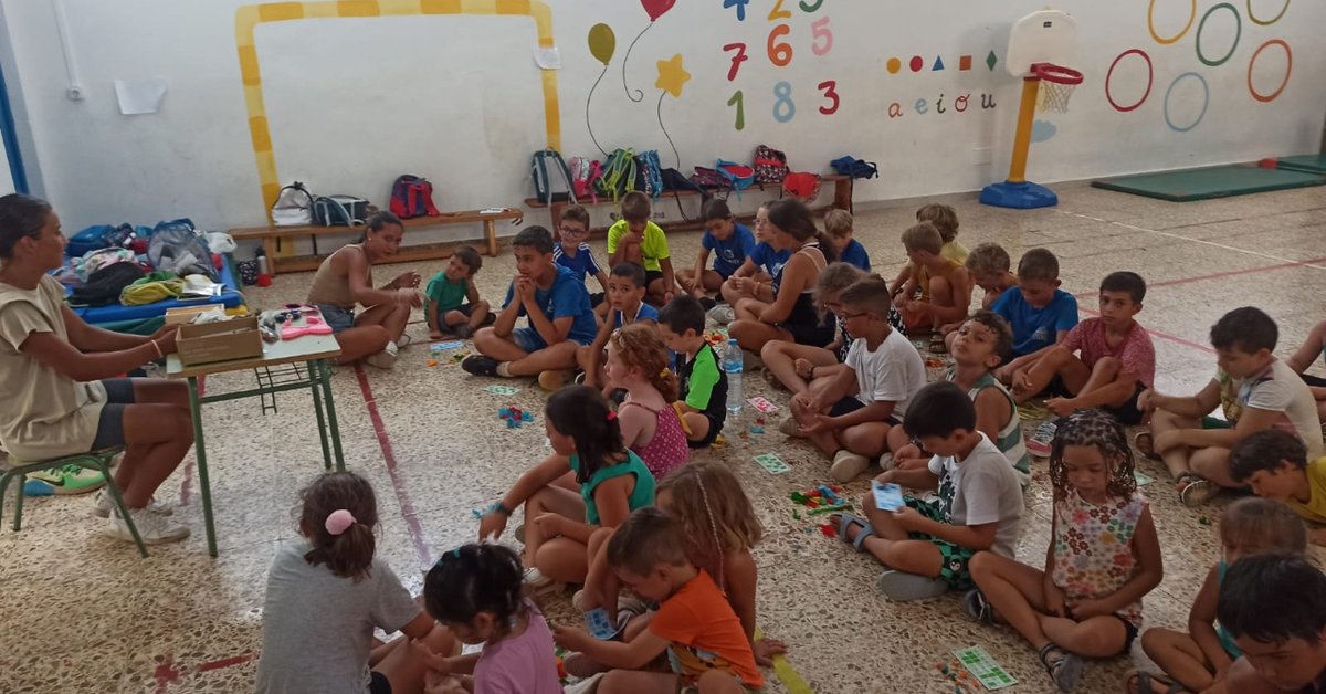 CBMAGUILAS's tweet photo. Última jornada de Julio de la escuela de verano BMA.
Compartimos algunos momentos con los niños!
Para los que no volvéis en Agosto, Felices Vacaciones!! 
Para los que os quedáis con nosotros, amenazamos con muchos más juegos, más excursiones y mucha diversión!
#familiabma https://t.co/kHnEyxwfkG