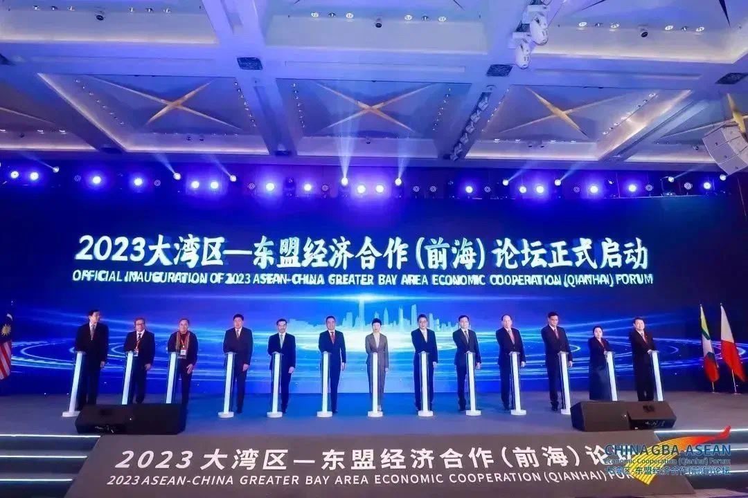 MorningGBA's tweet photo. The highly anticipated 2023 ASEAN China Greater Bay Area Economic Cooperation (Qianhai) Forum was held in #Shenzhen on Saturday. The event was attended by representatives from 10 #ASEANcountries, over 150 foreign guests and 350 delegates. https://t.co/jTudtM1ZTE