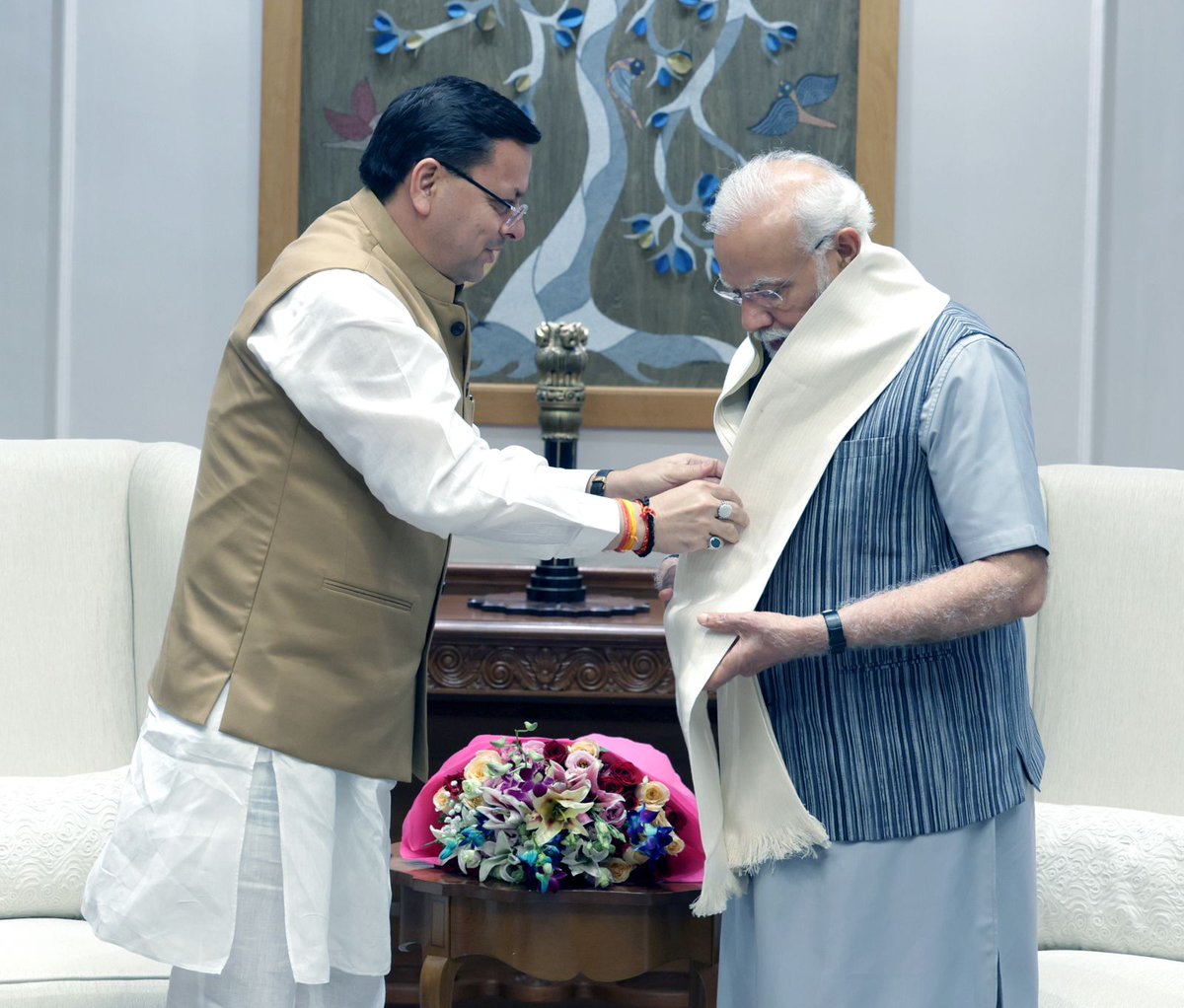 pushkardhami's tweet photo. अपनी दृढ़ इच्छा शक्ति से जल, थल और नभ में भारत के सामर्थ्य का परचम लहराने वाले सशक्त और शक्तिशाली भारत के शिल्पकार, विश्वपटल पर भारतीय संस्कृति और परम्पराओं के संवाहक, जन-जन के दिल में बसे भारत के यशस्वी प्रधानमंत्री आदरणीय श्री @narendramodi जी से आज नई दिल्ली में भेंट की। https://t.co/AUyJn1vhqt