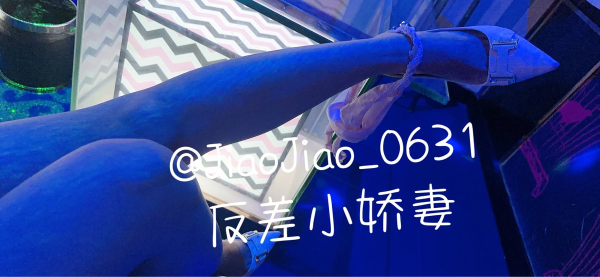 发个日常
总感觉差点啥，是不是再来个油亮丝袜效果会更好点