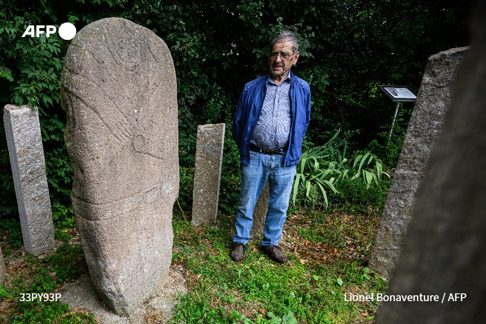 afpfr's tweet photo. 🪨La difficile préservation de statues-menhirs vieilles de milliers d'années #AFP 

➡️https://t.co/0eBBPeNLKO
✍️Daniel Martinez https://t.co/WOBtPXLYfA